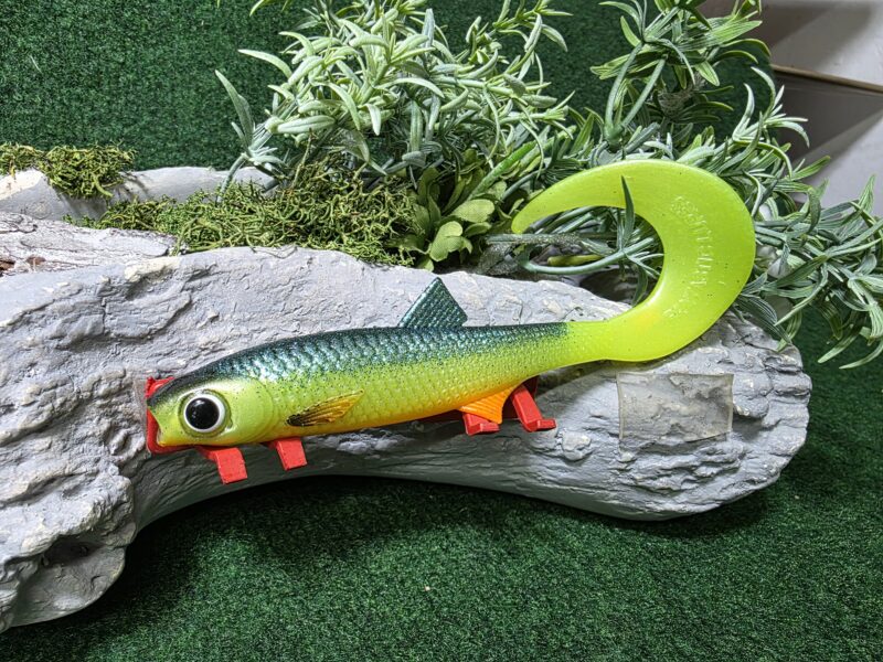 Ukleja Twister 15cm RUGIA FLUO ŚLEDŻ BY ANDRZEJ PRZYBYTEK COLOR