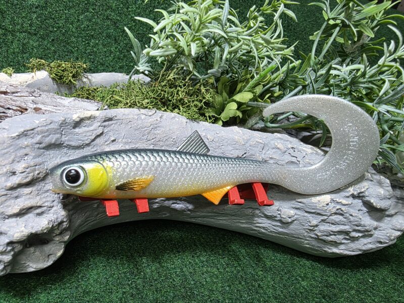 Ukleja Twister 15cm RUGIA PERŁA OPALIZACJA ZIELONA BY ANDRZEJ PRZYBYTEK COLOR